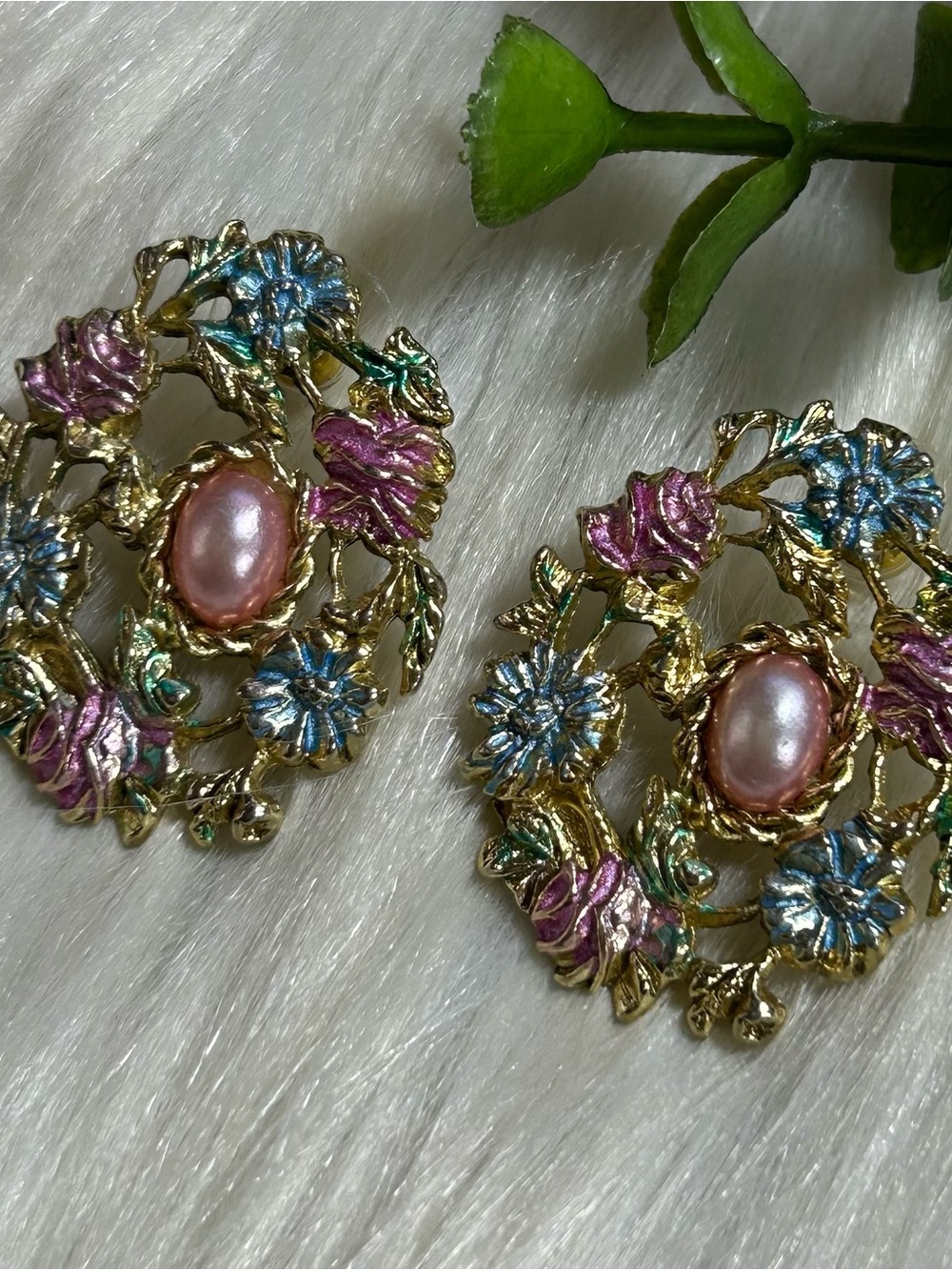 Vintage Two Sisters floral gold tone earrings